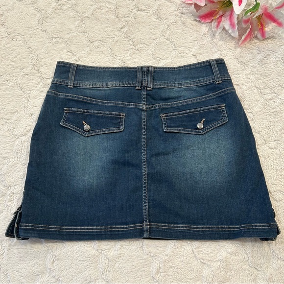 SO - Medium-Dark Wash Denim Skirt with Pockets and Side Buckle Details - Sz 15 - Picture 6 of 12